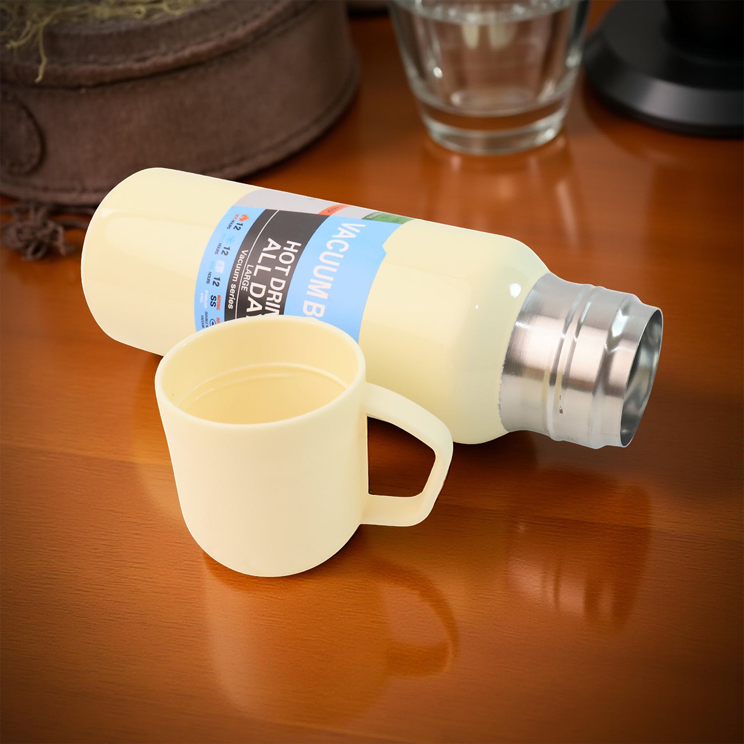 White Vacuum Flask Set  Stainless Steel Thermos With 3 Cups Approx 500ml White Vacuum Flask Set  Stainless Steel Thermos With 3 Cups Approx 500ml